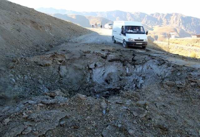 Hakkari’de bomba yüklü araç imha edildi