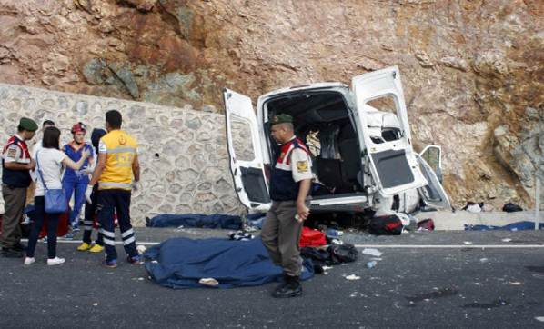 İşçileri taşıyan midibüs kaza yaptı:4 ölü