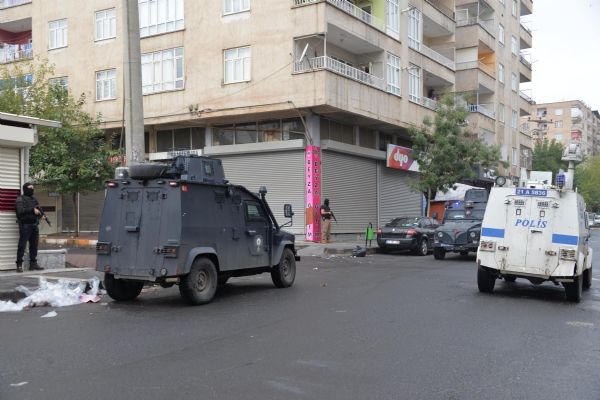 Diyarbakır’da IŞİD operasyonu: 2 polis hayatını kaybetti