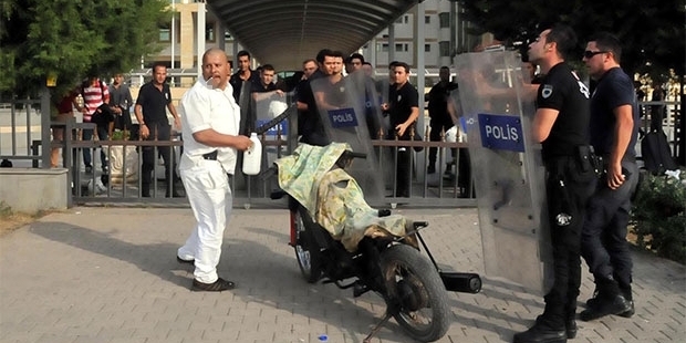 Adliye önünde öğrencilere palayla saldıran kişiye ‘iyi hal’ indirimi