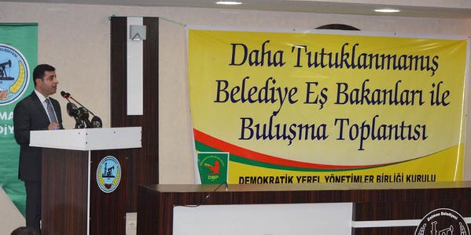 Demirtaş: 20 belediye eş başkanımız tutuklandı