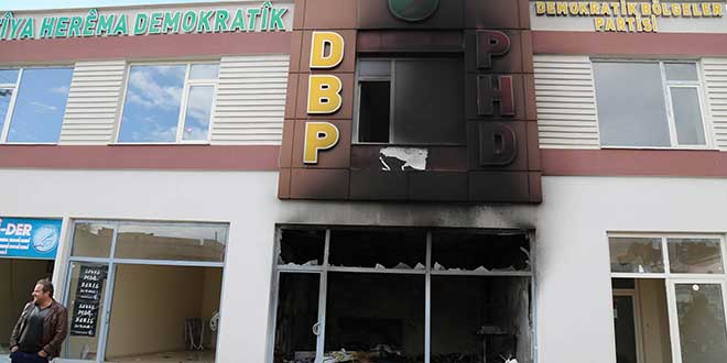 DBP Çınar ilçe binası ateşe verildi