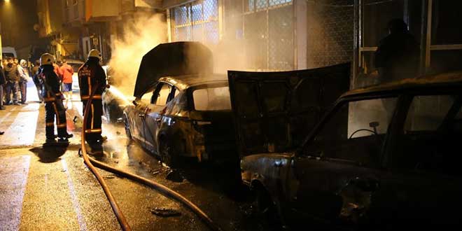 Beyoğlu’nda park halindeki 6 araç kundaklandı