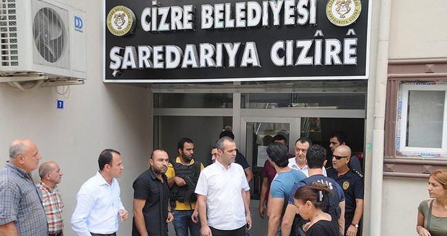 Cizre Belediyesi’ne polis baskını