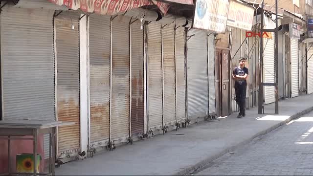 Hakkari ve Şemdinli ilçesi bugün de Cizre için kepenk açmadı