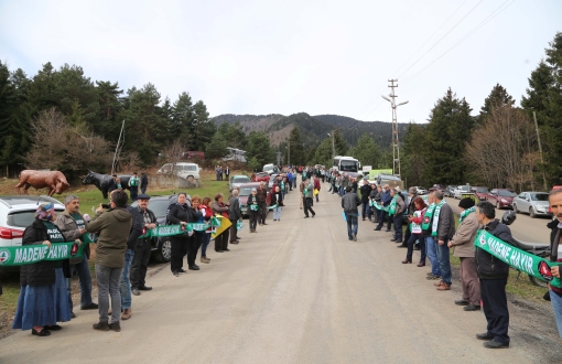 Artvin’de Bilirkişi Heyetine İnsan Zincirli Protesto