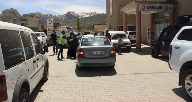 Hakkari’de zırhlı araç kaza yaptı: 2 polis ve 2 öğrenci yaralandı