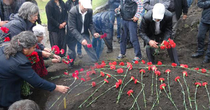 78 yıl sonra kefene sarılarak defnedildiler