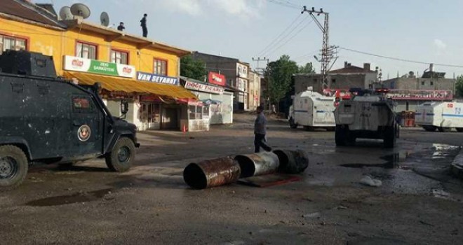 Van’da zırhlı araca bombalı saldırı: 2 polis hayatını kaybetti