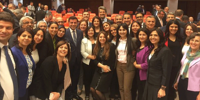 HDP’den ‘dokunulmazlık’ fotoğrafı: ‘Saray’a boyun eğme’