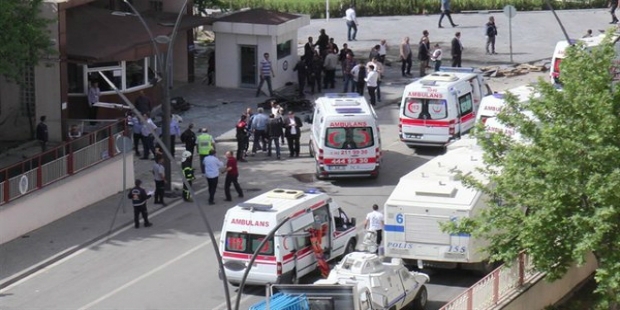 Gaziantep’teki bombalı saldırıda yaralanan polis hayatını kaybetti