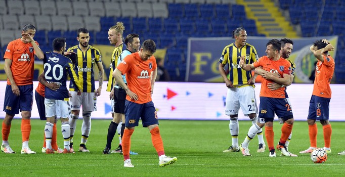 Fenerbahçe Başakşehir’e 2-1 mağlup oldu