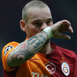 Sneijder derbide sahada!