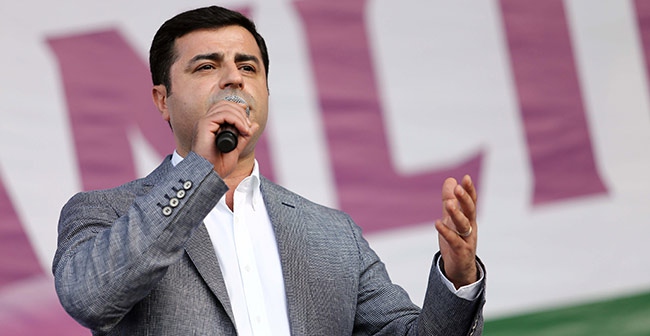 Demirtaş: Bir tarafta IŞİD, bir tarafta AKP, ikisi de aynı