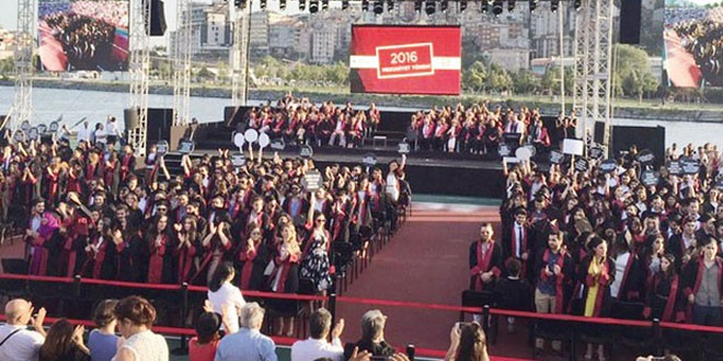 Bilgi Üniversitesi mezuniyet töreninde protesto