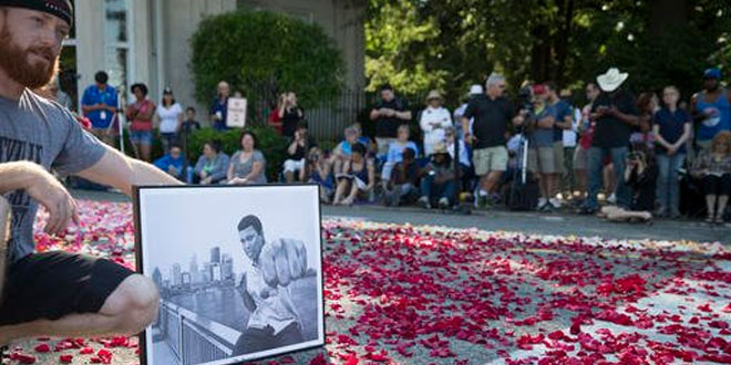 Efsane boksör Muhammed Ali son yolculuğuna uğurlandı