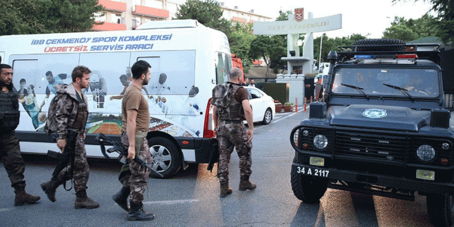 Harp Akademileri lojmanına polis baskını: 40 kişi gözaltına alındı