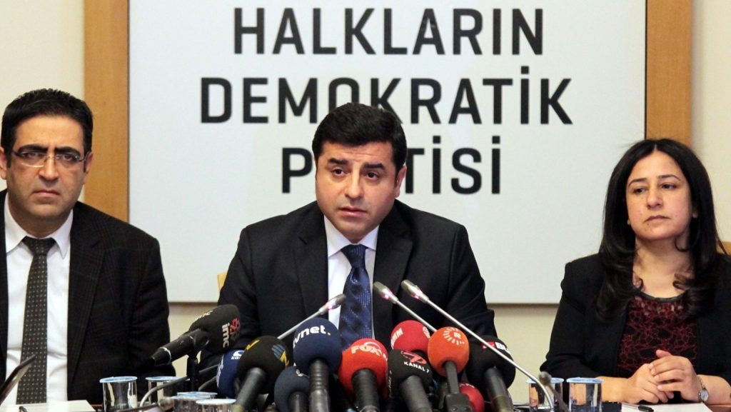 Demirtaş başkanlığındaki HDP heyeti Güney Afrika yolcusu