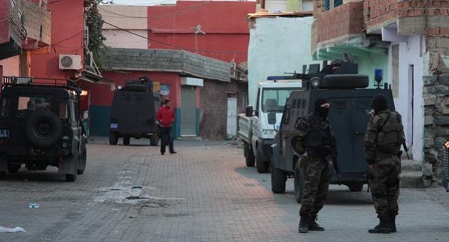 Hakkari ev baskınları: 5 gözaltı