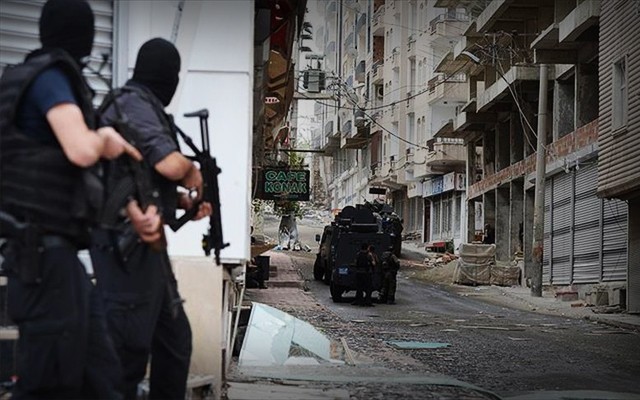 Mardin’de polise roketatarlı saldırı ve çatışma