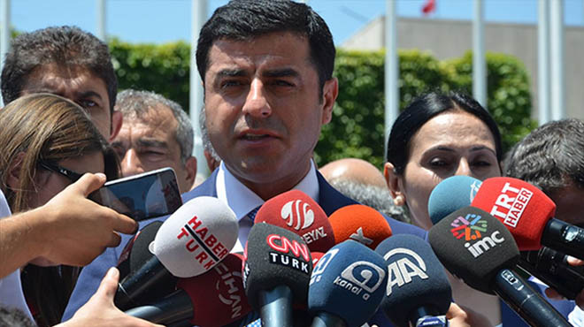 Demirtaş: Diktatörlüğün hiçbir türünü demokrasi diye yutturamazlar