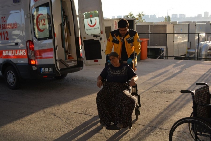 Niğde’de işçileri taşıyan minibüs takla attı: 13 yaralı