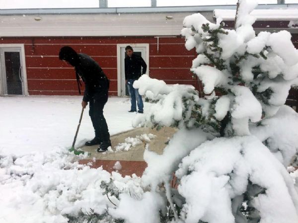 Kars’ta kar kalınlığı 10 cm’yi buldu!