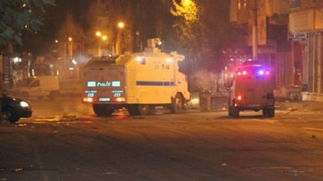 Diyarbakır’da roketli saldırı: 2 polis yaralandı