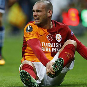 Sneijder kendini yaktı!