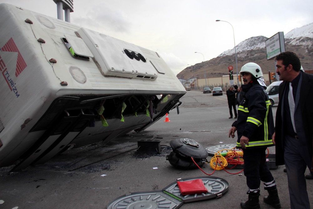 Kayseri’de işçi servisleri çarpıştı: 22 işçi yaralı