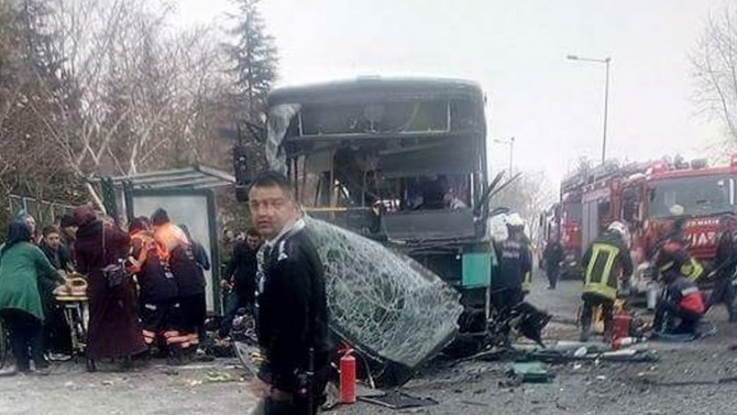 Kayseri’de askerleri taşıyan otobüse bombalı araçla saldırı  