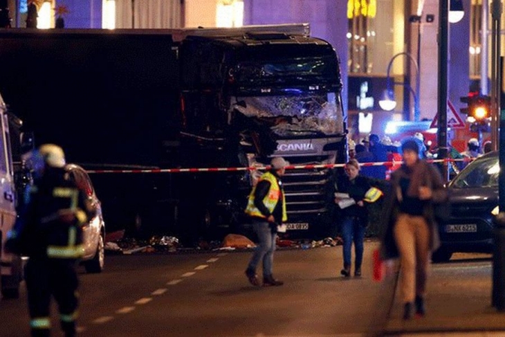 Berlin’de Noel pazarına TIR daldı: 12 ölü 48 yaralı