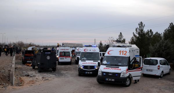 Diyarbakır’da polise bombalı saldırı: 4 polis yaşamını yitirdi