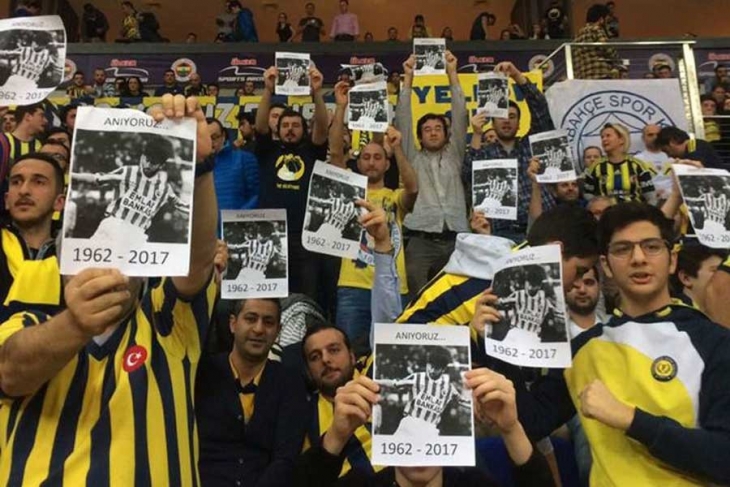 Fenerbahçe taraftarı, Rıdvan Dilmen’i protesto etti     