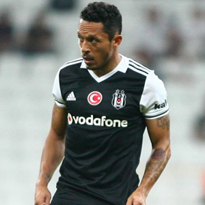 Beşiktaş’a Adriano’dan iyi haber