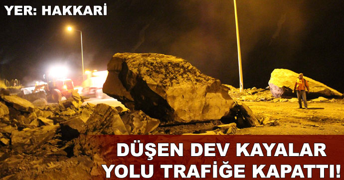 Düşen dev kayalar yolu trafiğe kapattı!