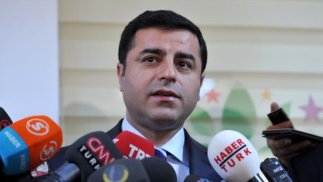 Demirtaş için türkü söylediler