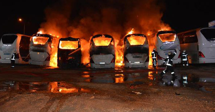 Bursa’da 6 tane yolcu otobüsü alev alev yandı