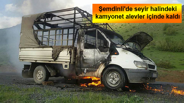 Şemdinli’de seyir halindeki kamyonet alevler içinde kaldı