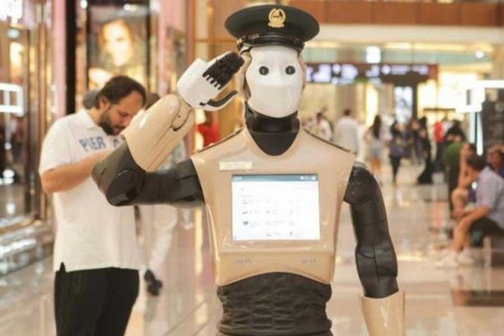 Dubai’de ilk robot polis göreve başlıyor