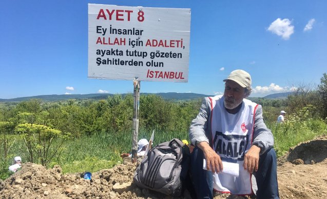 Onlar bilmezler bu yolu niye öptüğümü