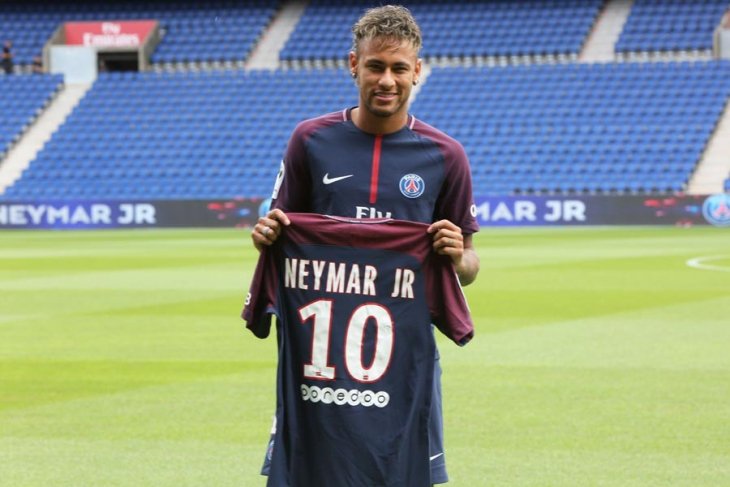 Neymar’ın yeni forması satış rekoru kırdı 