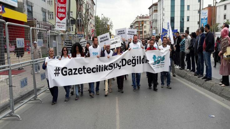 35 gazeteciye gözaltı kararı