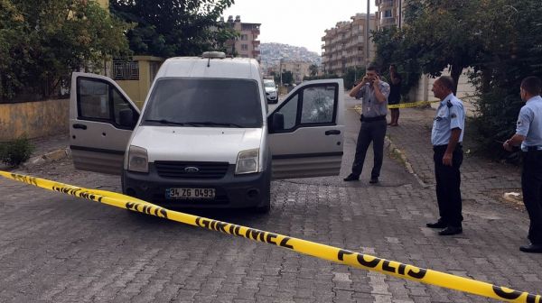 Hatay’da banka aracına saldırı