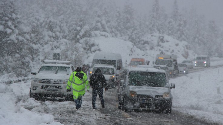 Akseki-Seydişehir yolu kardan kapandı