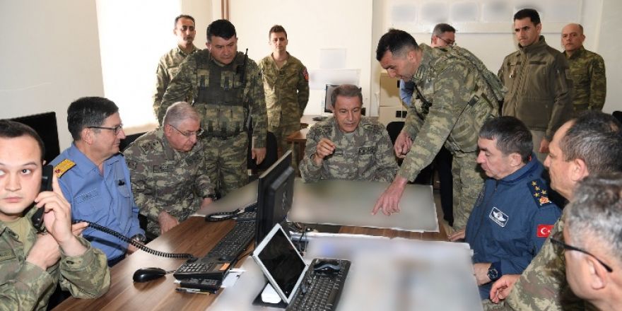 Orgeneral Akar, Şemdinli’yi ziyaret etti