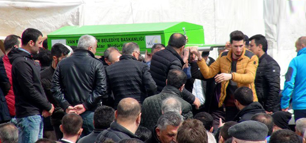 Berat, gözyaşları arasında toprağa verildi