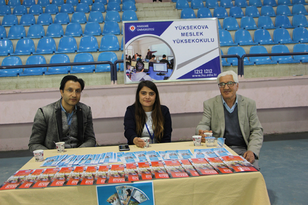 Hakkari Üniversitesi Şemdinli’de stant kurdu