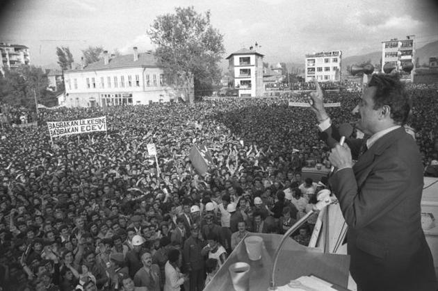 Bülent Ecevit: Dedemin Kürt olduğunu mezarlıkta öğrendim