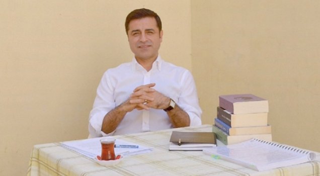 Demirtaş: ‘Zafer bir adım ötede duruyor’